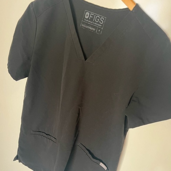 FIGS Casma Three-Pocket Scrub short sleeve Top - Picture 3 of 7